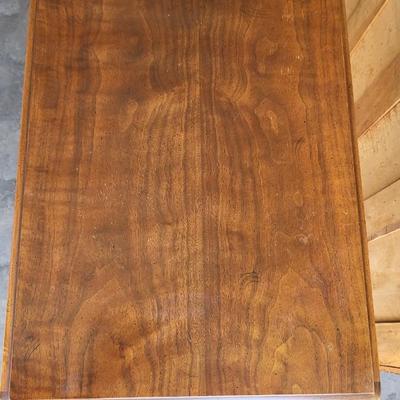 SWEET LITTLE VINTAGE MAHOGANY SIDE TABLE