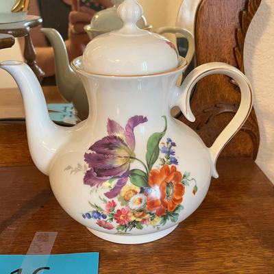 Lot of 2 Tea Pots