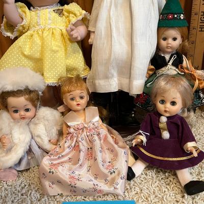 Lot of 6 Dolls