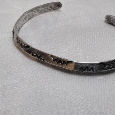 Vintage Zuni 925 2" Bracelet