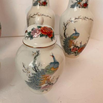 ORIENTAL VASE LOT 