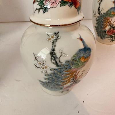 ORIENTAL VASE LOT 