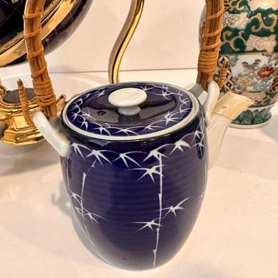 COLLECTABLE GLOBE, OREINTAL VASE LOT