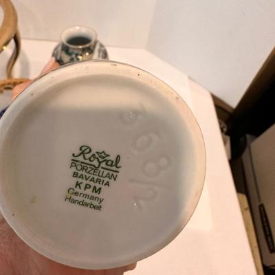 COLLECTABLE GLOBE, OREINTAL VASE LOT
