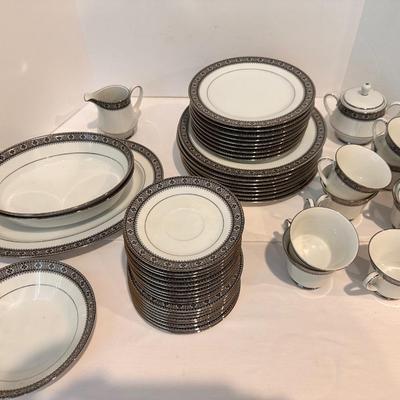 NORITAKE SEGOVIA CHINA SET 