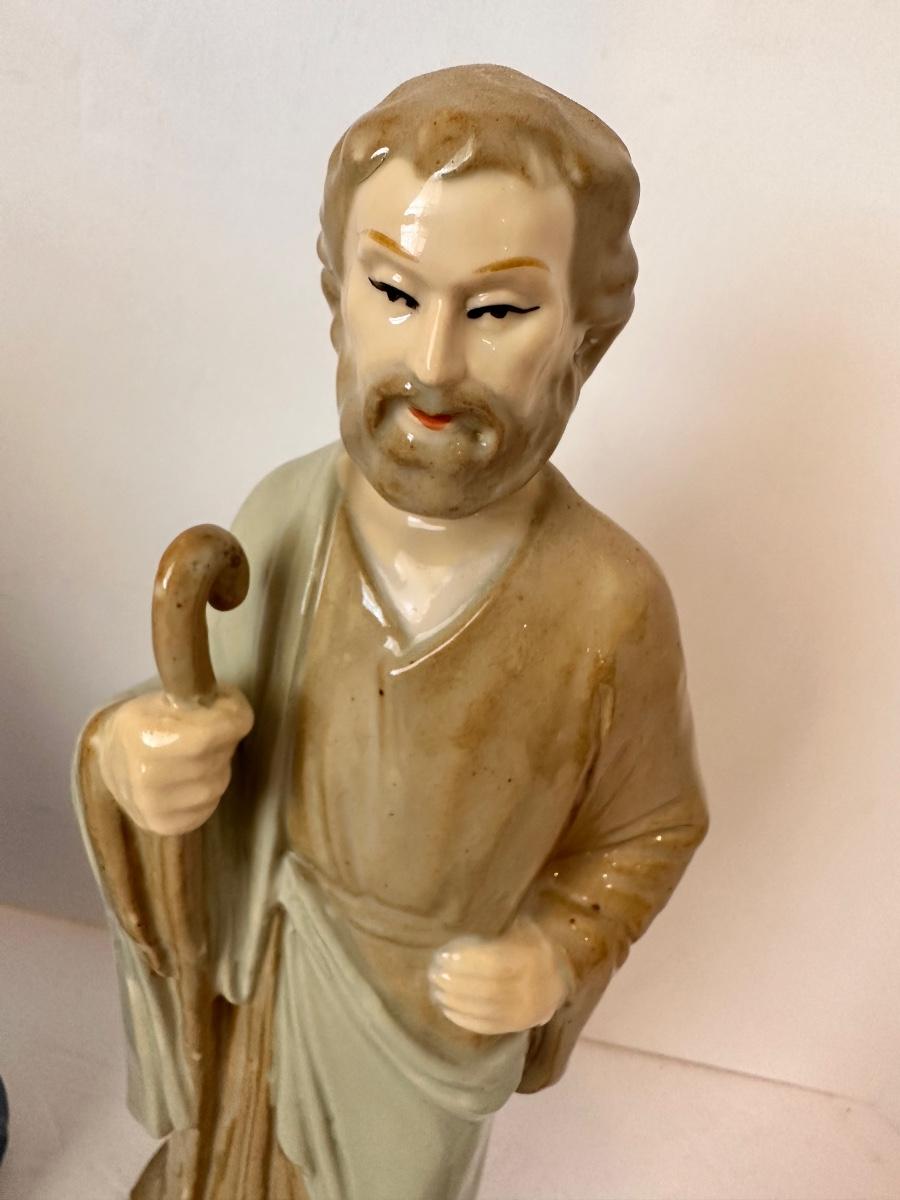 VINTAGE NATIVITY FIGURINE LOT