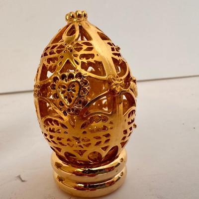 COLLECTABLE EGG FIGURINE LOT 