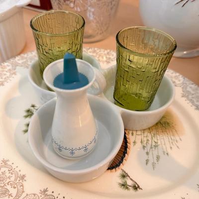 VINTAGE COLLECTABLE GLASSWARE LOT 