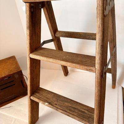 VINTAGE LADDER, RADIO, AND HULL LOT 