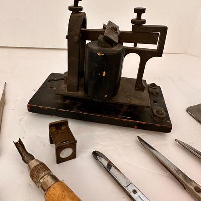 COLLECTABLE SCISSORS, TEXTILE INSPECTION LOUPE LOT