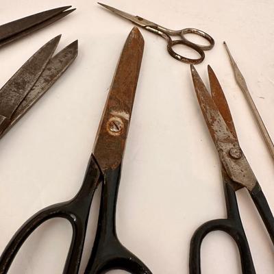 COLLECTABLE SCISSORS, TEXTILE INSPECTION LOUPE LOT