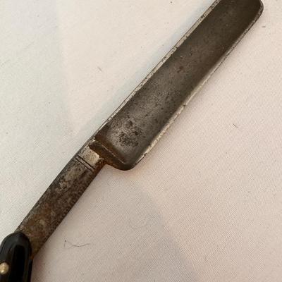 VINTAGE POST CARD, POCKET KNIFE, RAZOR, AND STAMP LOT 