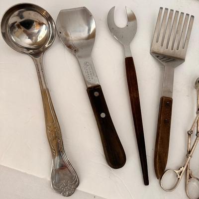 VINTAGE SILVER PLATE FLATWARE, SERVING LOT 