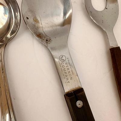 VINTAGE SILVER PLATE FLATWARE, SERVING LOT 