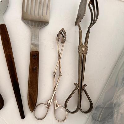 VINTAGE SILVER PLATE FLATWARE, SERVING LOT 