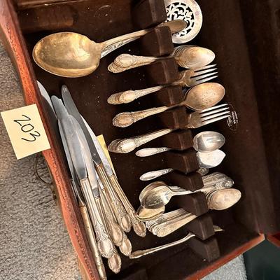 COLLECTABLE SILVER PLATE PRESIDENTIAL SPOON AND FLATWARE LOT 