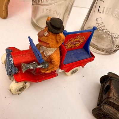 COLLECTIBLE CALIFORNIA RAISIN, SMURF, GLASSWARE LOT