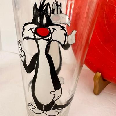 COLLECTIBLE CALIFORNIA RAISIN, SMURF, GLASSWARE LOT