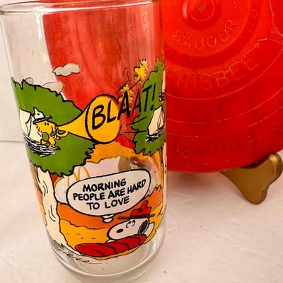 COLLECTIBLE CALIFORNIA RAISIN, SMURF, GLASSWARE LOT