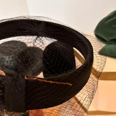 VINTAGE LADIES HAT LOT 