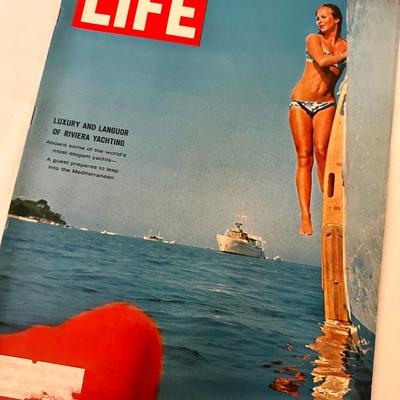 VINTAGE LIFE MAGAZINE LOT 1965
