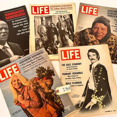 VINTAGE LIFE MAGAZINE LOT 1970