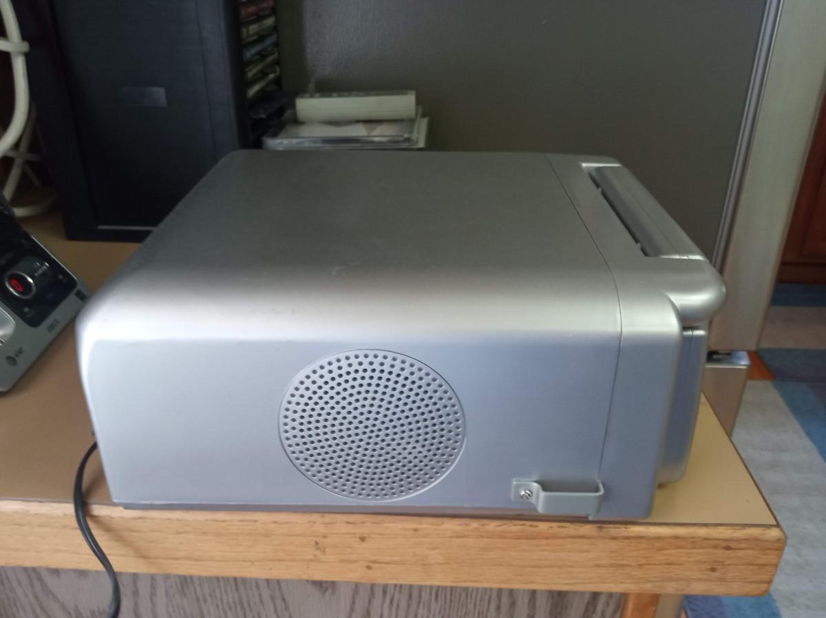 AUDIOVOX VBP2000 PORTABLE VHS PLAYER W/REMOTE