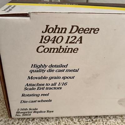 John Deere 1940 12A Combine