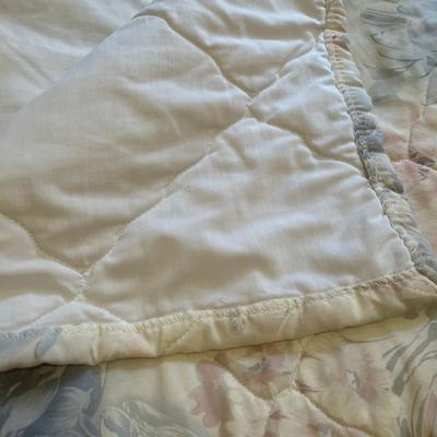 Comforter & stool w/ cover