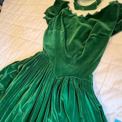 Gorgeous Velvet Green Vintage Dress