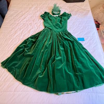 Gorgeous Velvet Green Vintage Dress