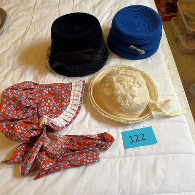 Lot of Vintage ladies hats