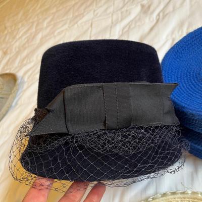 Lot of Vintage ladies hats