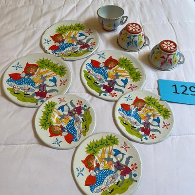 Red Ridinghood Tin Tea set