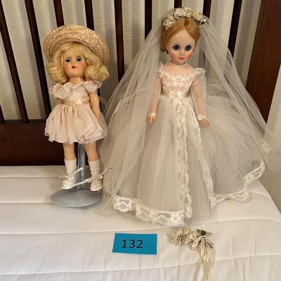 Lot of vintage dolls