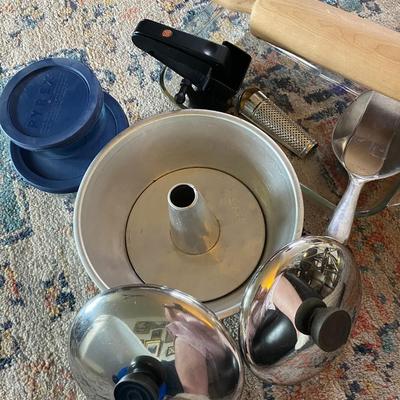 Lot of kitchen items: pyrex, rolling pin, and more
