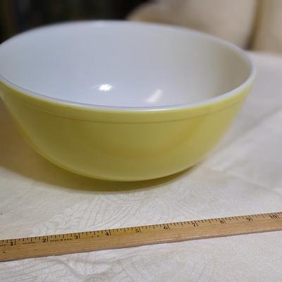 Vintage Original Pyrex Yellow 4 Quart Mixing Bowl # 404