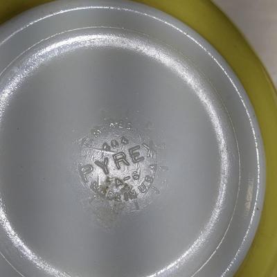 Another Vintage Original Pyrex Yellow 4 Quart Mixing Bowl # 404
