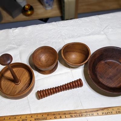Variety Lot of Quality Wood Bowls, etc