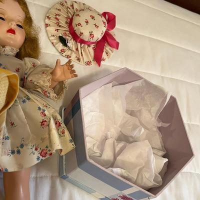 Doll lot w/ mini hatbox