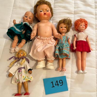 Lot of 5 more dolls
