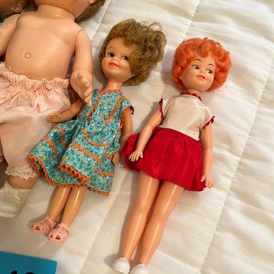 Lot of 5 more dolls