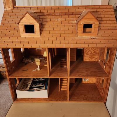 Electrified Large Doll House 32x22x33H