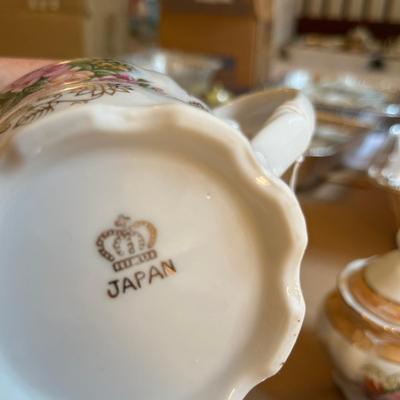 Larger lusterware set