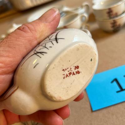 Expansive tea set