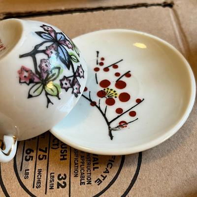 Expansive tea set