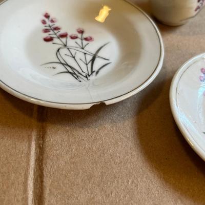 Expansive tea set