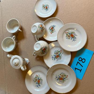 Floral Tea set grouping