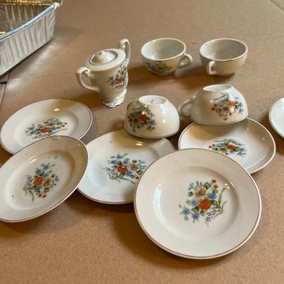 Floral Tea set grouping