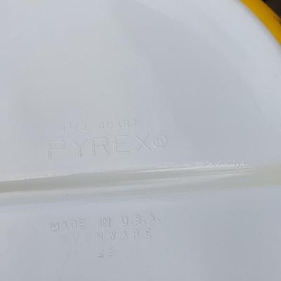 VTG Pyrex Yellow Sunflower Daisy 1.5 Quart Divided Casserole Dish & Lid 945C40
